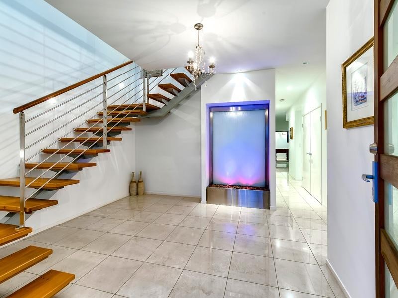 87 Stuart Street, Bulimba QLD 4171