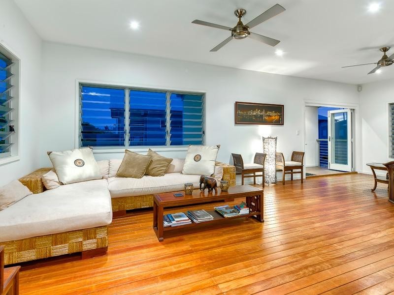 87 Stuart Street, Bulimba QLD 4171