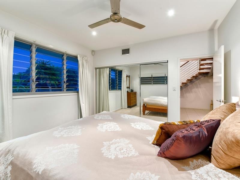 87 Stuart Street, Bulimba QLD 4171