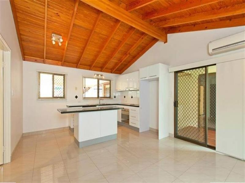 8 Price Avenue, Birkdale QLD 4159