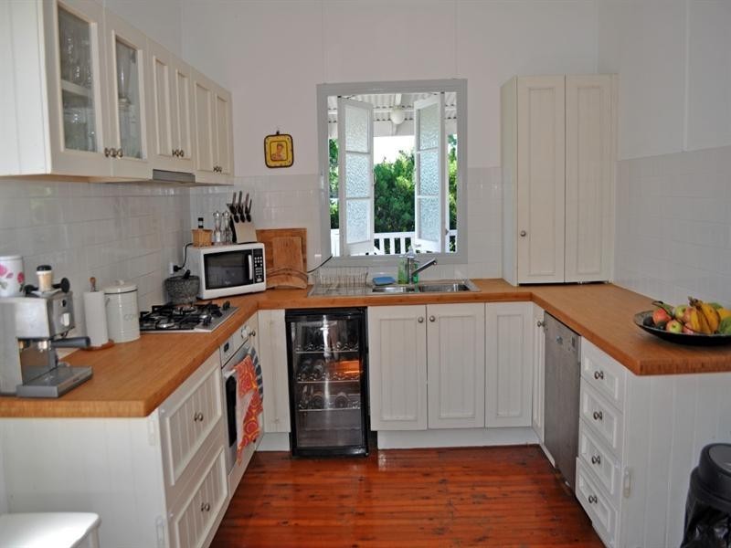 13 Adina Street, Norman Park QLD 4170