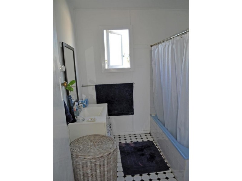 13 Adina Street, Norman Park QLD 4170