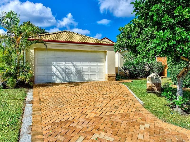 19 Clearmount Crescent, Carindale QLD 4152