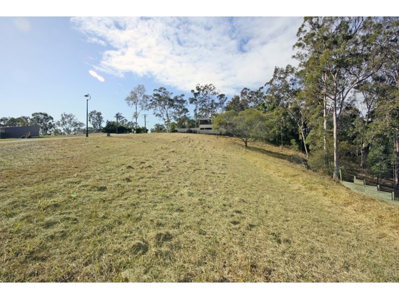 8 Mizen Place, Holland Park West QLD 4121