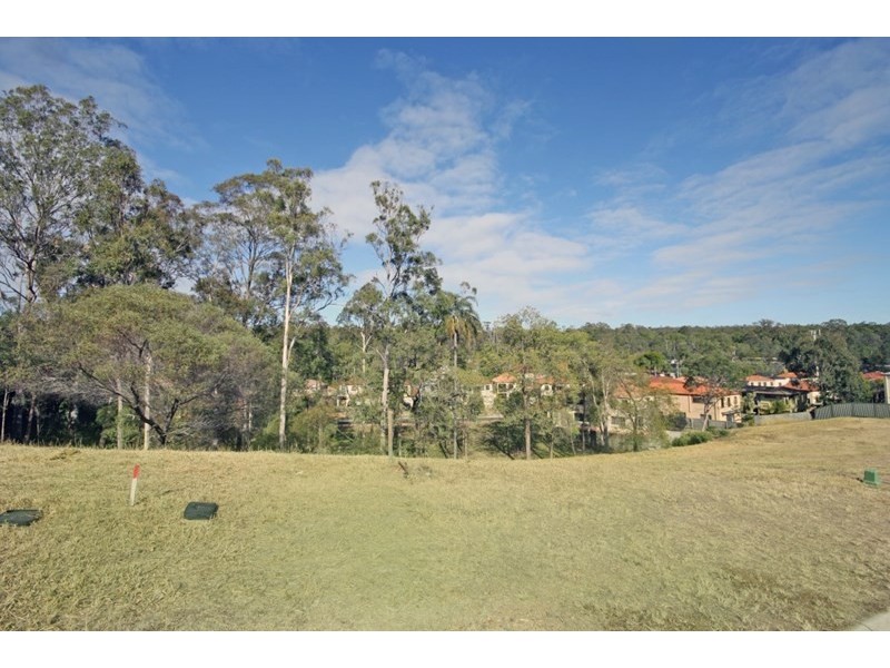 8 Mizen Place, Holland Park West QLD 4121