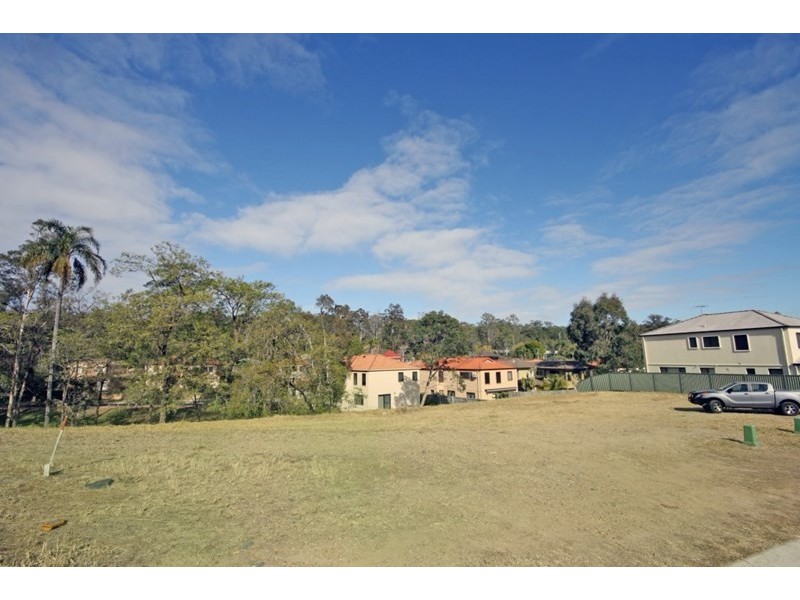 8 Mizen Place, Holland Park West QLD 4121