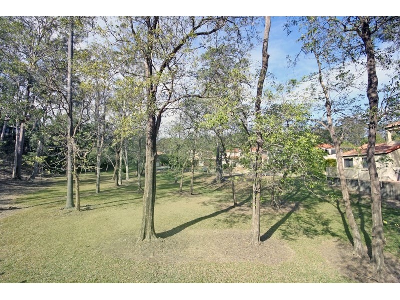 8 Mizen Place, Holland Park West QLD 4121