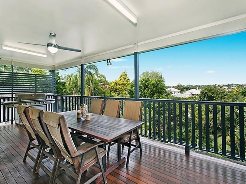 17 Parooba Avenue, Camp Hill QLD 4152