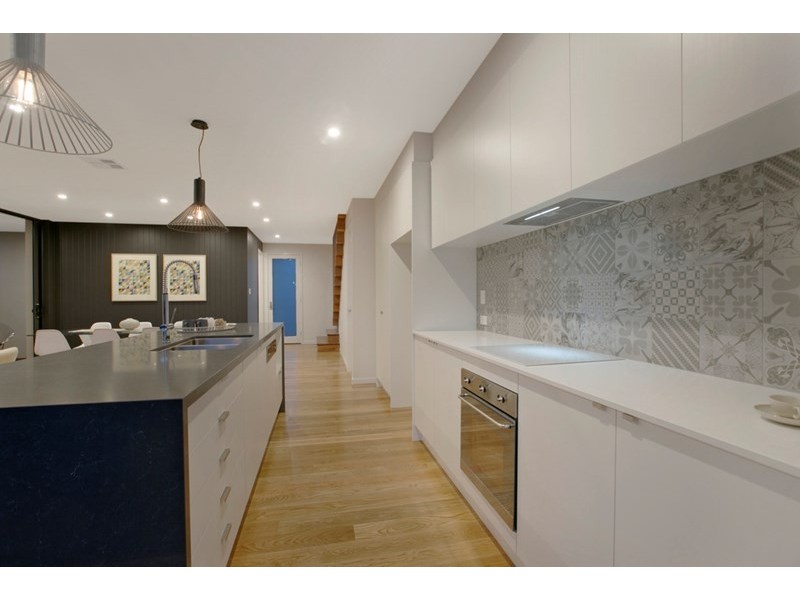 11 Walter Street, Bulimba QLD 4171