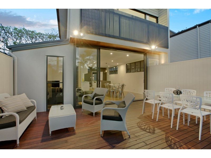 11 Walter Street, Bulimba QLD 4171