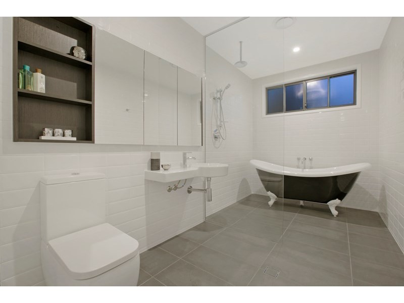 11 Walter Street, Bulimba QLD 4171