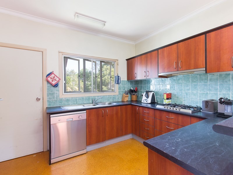 27 Armstrong Road, Cannon Hill QLD 4170