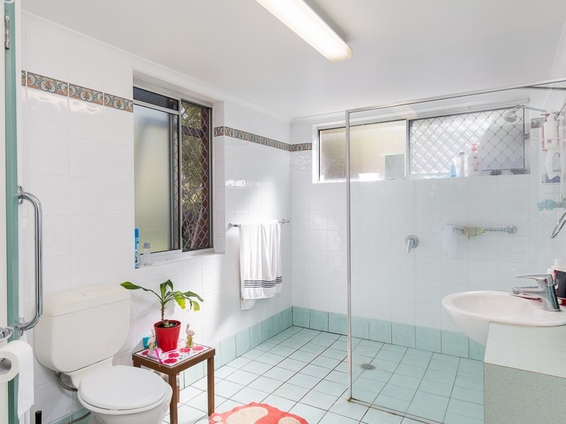 27 Armstrong Road, Cannon Hill QLD 4170