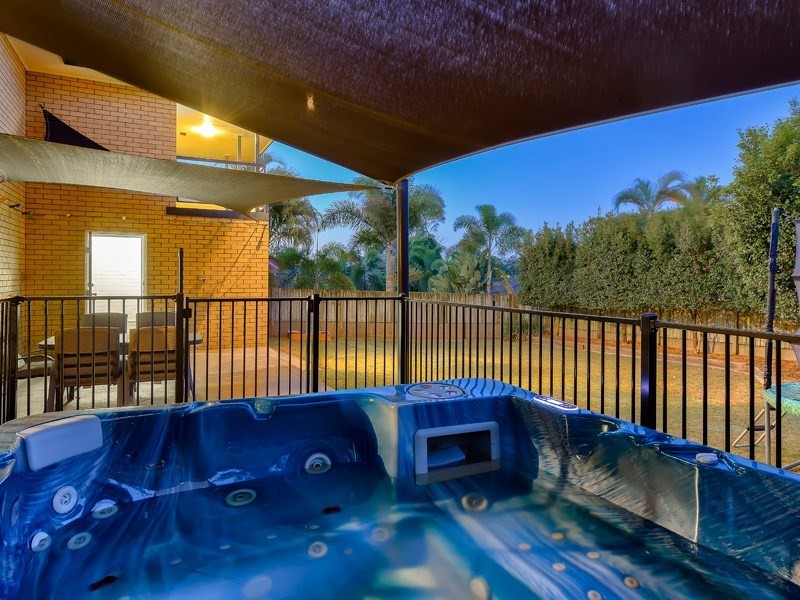 14 Uther Street, Carindale QLD 4152