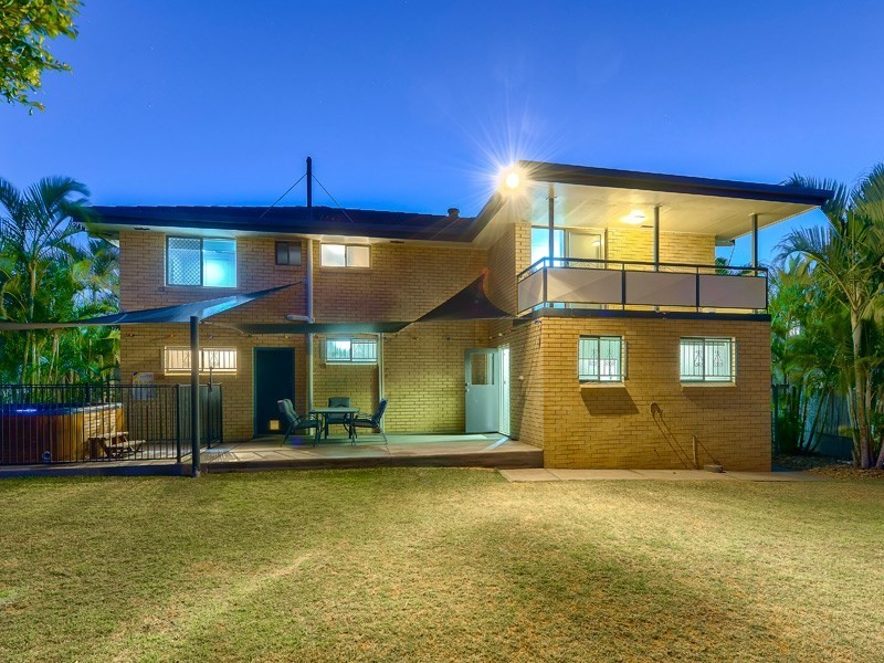 14 Uther Street, Carindale QLD 4152