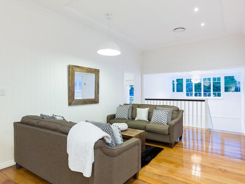 64 Lloyd Street, Camp Hill QLD 4152