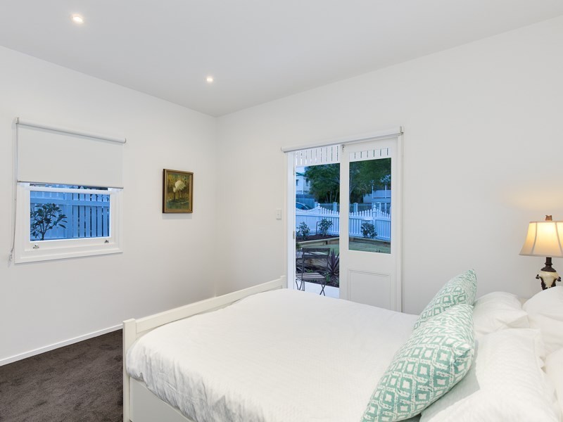 64 Lloyd Street, Camp Hill QLD 4152