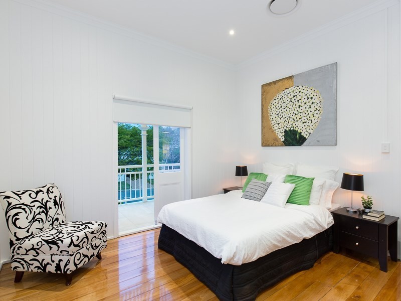 64 Lloyd Street, Camp Hill QLD 4152