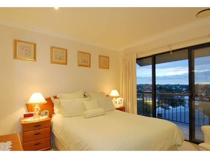 9 Riddell Street, Bulimba QLD 4171