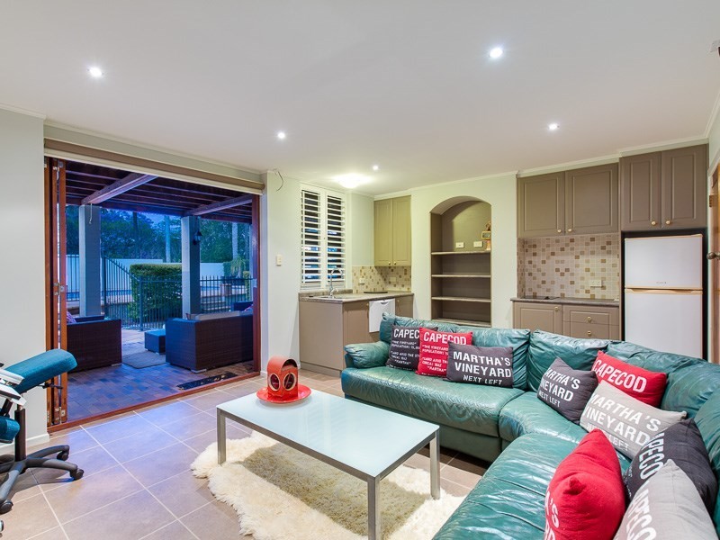 82-84 Ryans Road, St Lucia QLD 4067