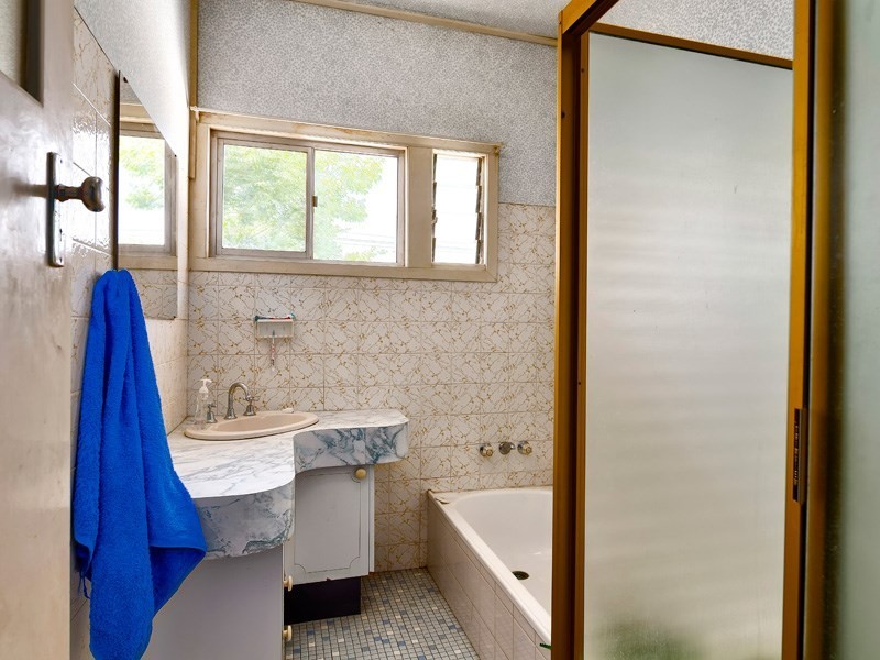 374 Richmond Road, Cannon Hill QLD 4170