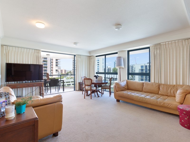 27/45 Deakin Street, Kangaroo Point QLD 4169