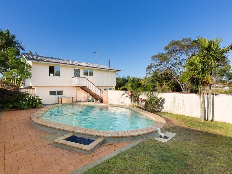 17 Edwin Street, Wynnum West QLD 4178