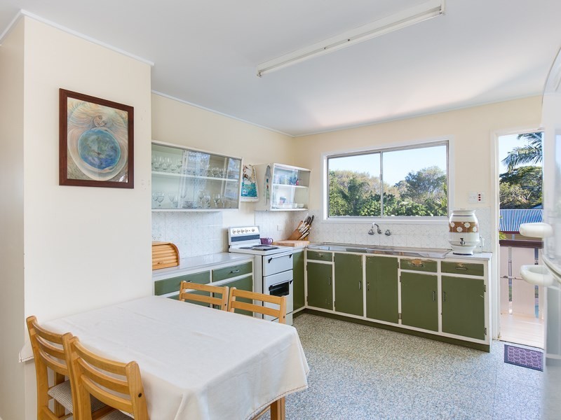 17 Edwin Street, Wynnum West QLD 4178