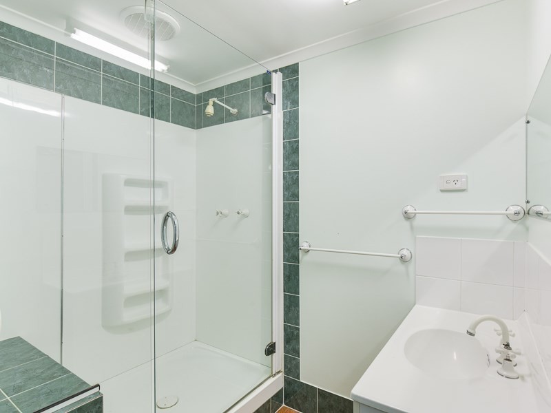 17 Edwin Street, Wynnum West QLD 4178