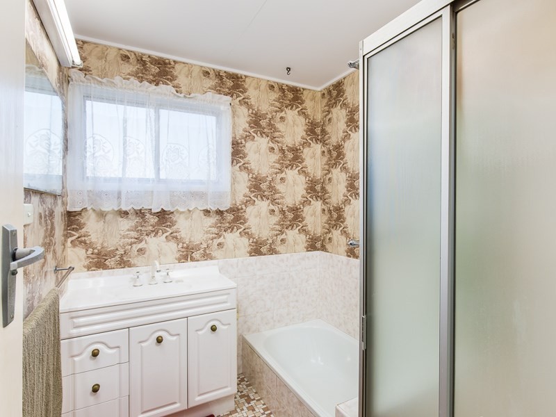 17 Edwin Street, Wynnum West QLD 4178