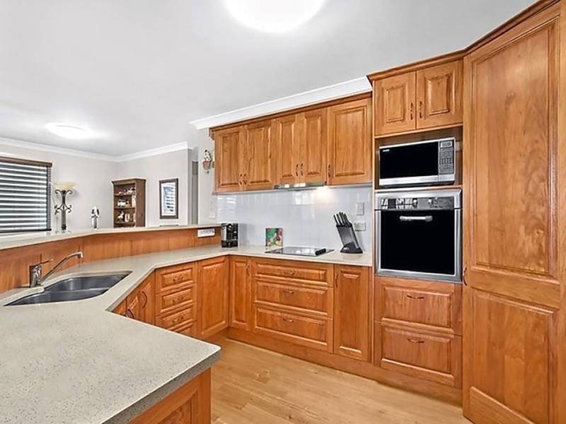 17 Parooba Avenue, Camp Hill QLD 4152