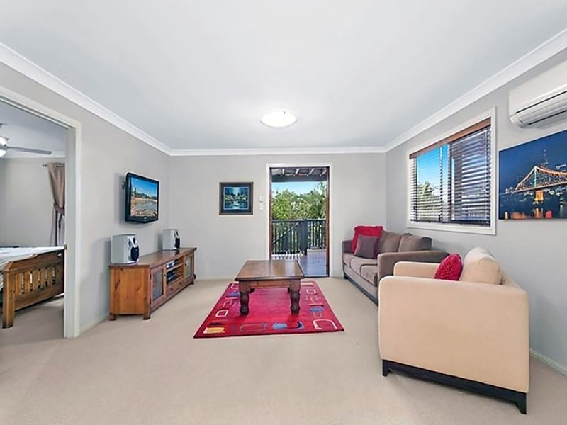 17 Parooba Avenue, Camp Hill QLD 4152