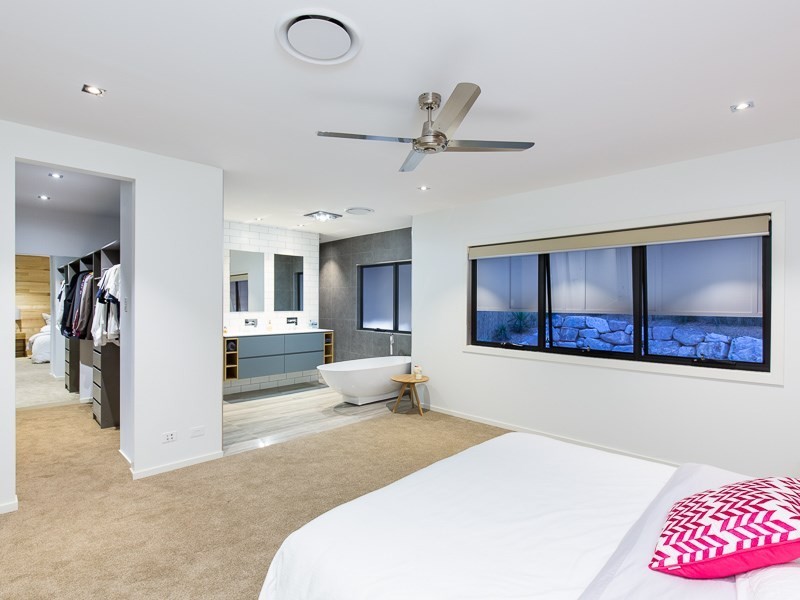 39 Salaria Drive, Seven Hills QLD 4170