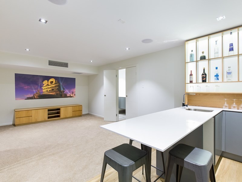 39 Salaria Drive, Seven Hills QLD 4170