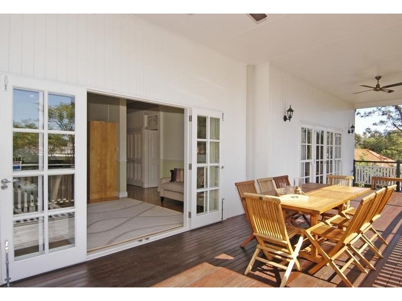 73 Barton Road, Hawthorne QLD 4171