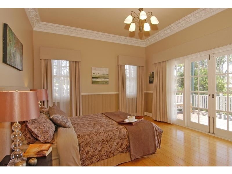 73 Barton Road, Hawthorne QLD 4171