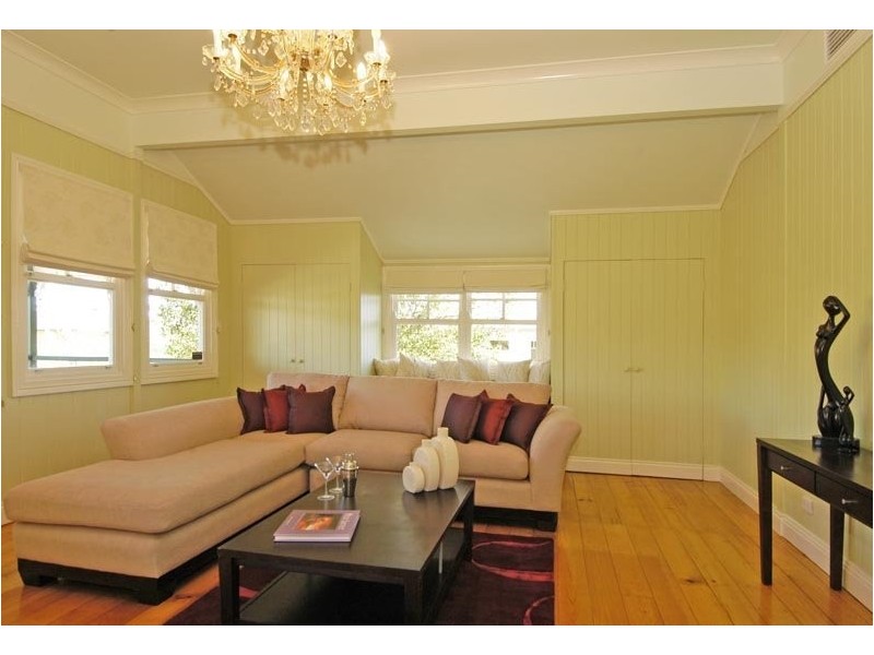 73 Barton Road, Hawthorne QLD 4171