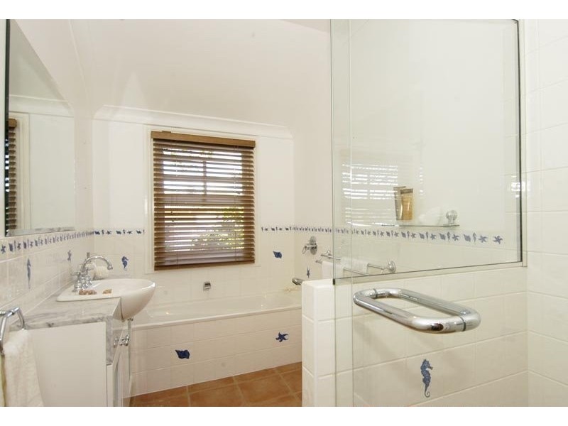 73 Barton Road, Hawthorne QLD 4171