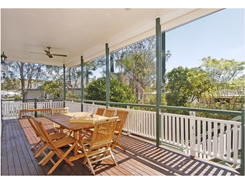 73 Barton Road, Hawthorne QLD 4171