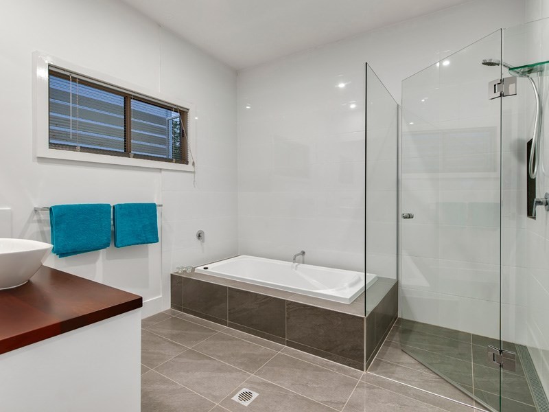 98 Victoria Street, Morningside QLD 4170