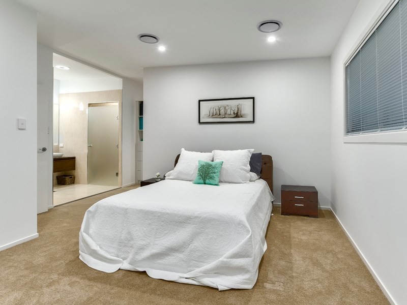 98 Victoria Street, Morningside QLD 4170