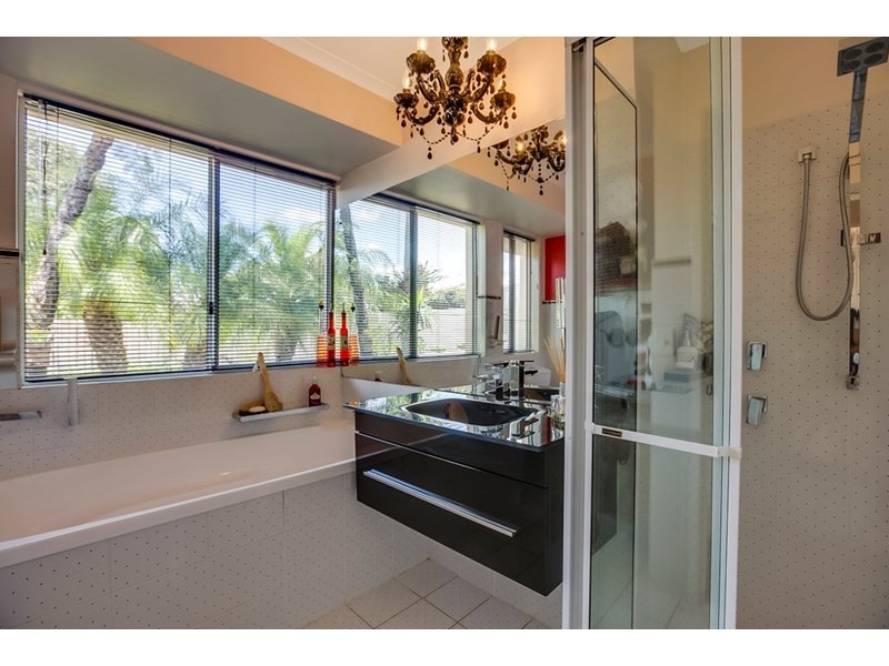 11 Tuna Street, Manly West QLD 4179