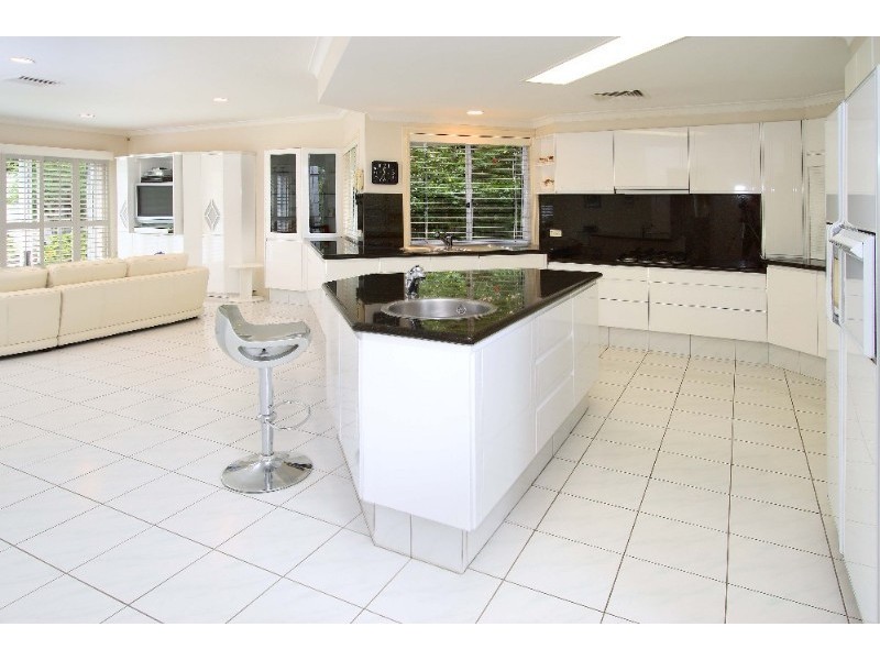 19 Troon Place, Carindale QLD 4152