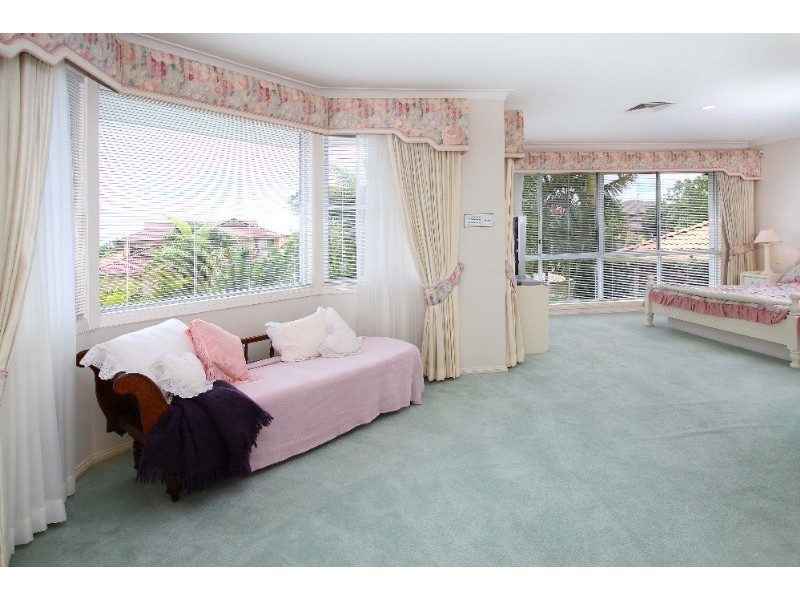 19 Troon Place, Carindale QLD 4152