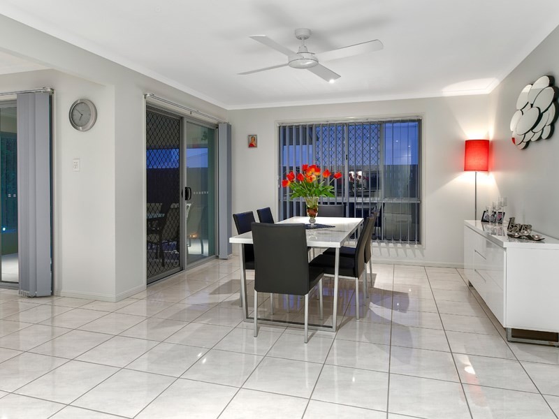 5 Robin Close, Wakerley QLD 4154