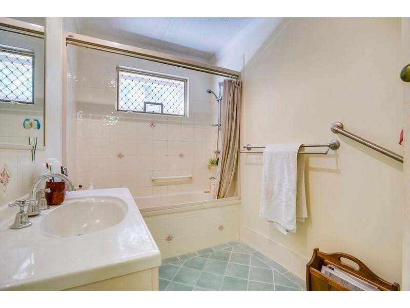 24 Coreen Street, Wynnum QLD 4178