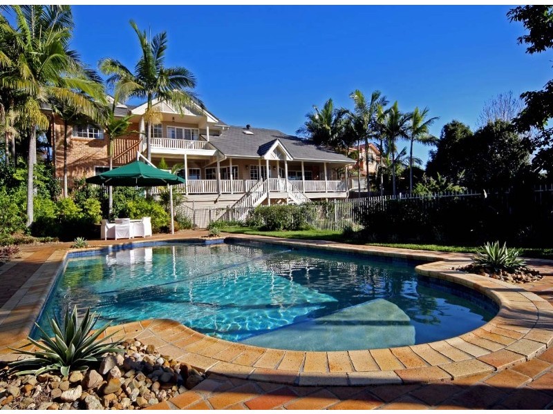 8 Riverston Court, Carindale QLD 4152