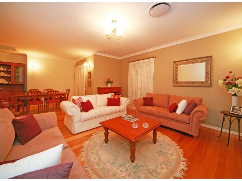 8 Riverston Court, Carindale QLD 4152