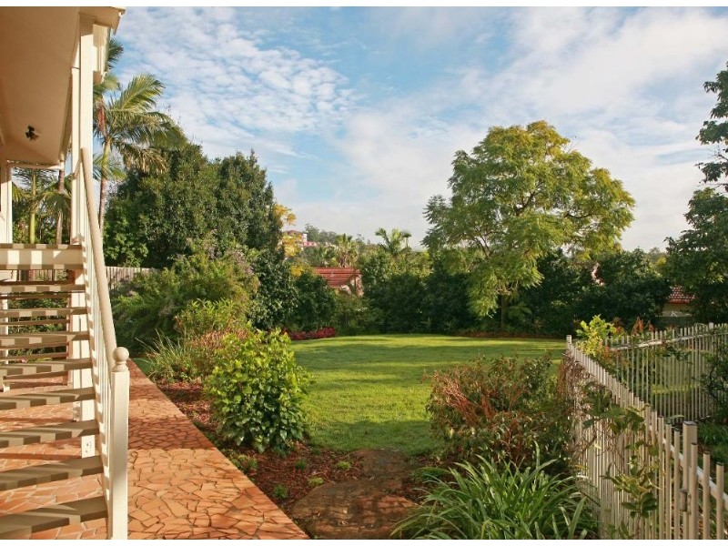 8 Riverston Court, Carindale QLD 4152