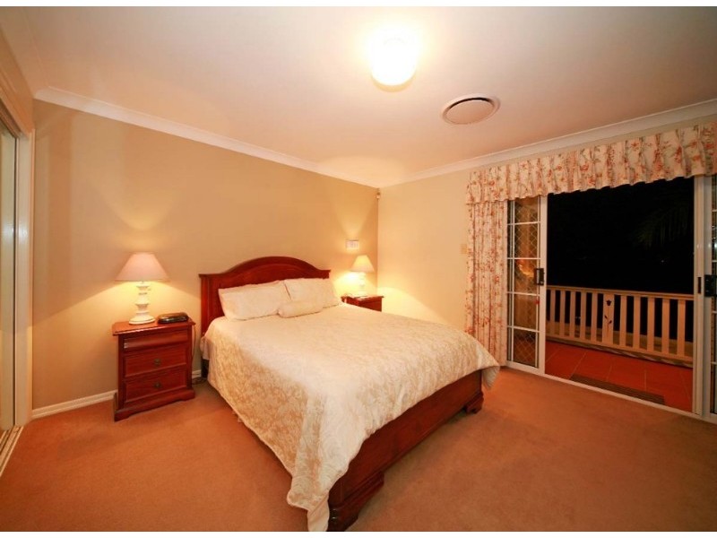 8 Riverston Court, Carindale QLD 4152